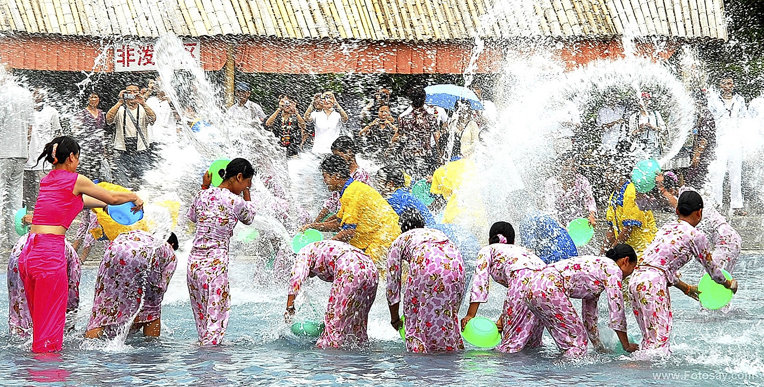 Immagini festa dei colori 2014 - Birmania e Brasile